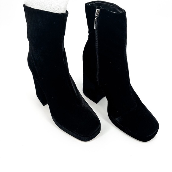 Schutz Carys Black High Heel Velvet Booties Size 9.5 - Picture 1 of 8